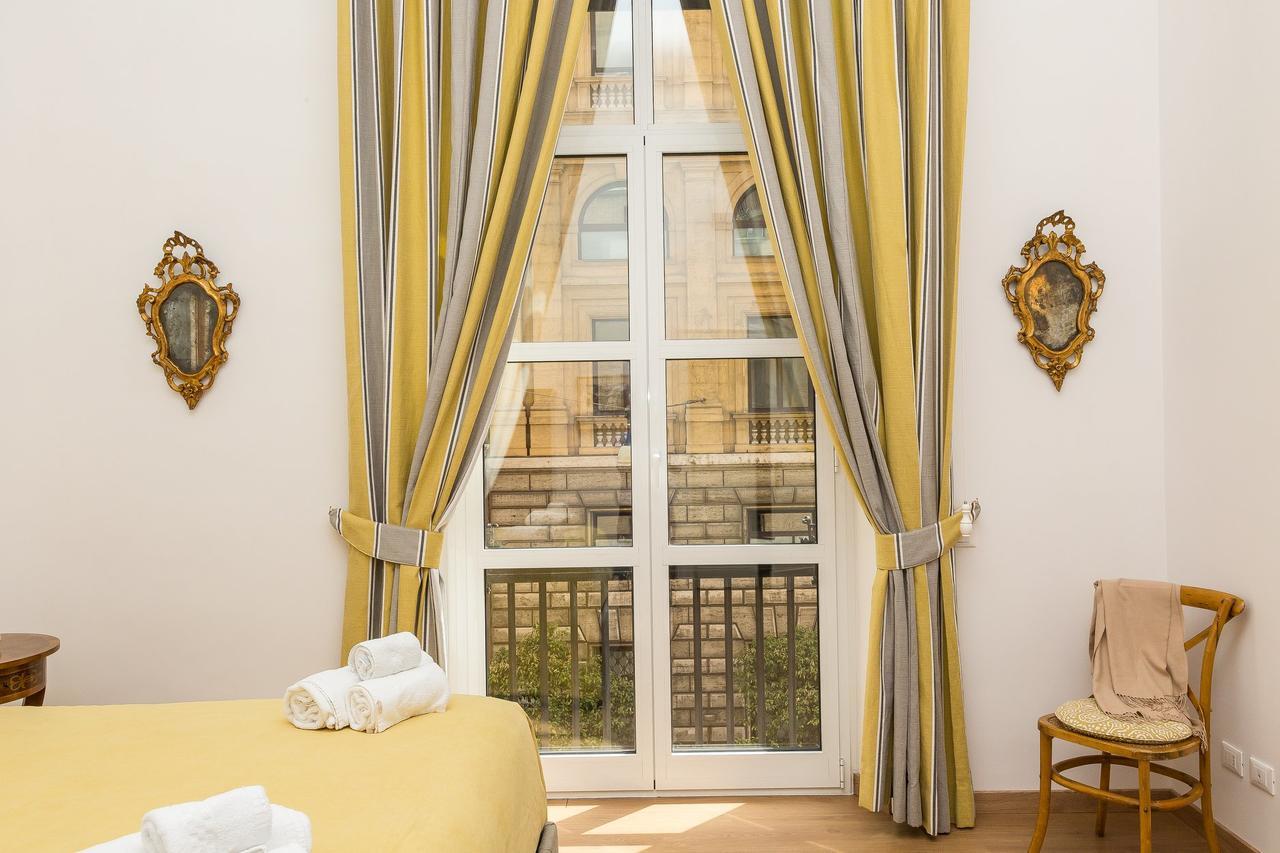 Prestigious Apartment Via Barberini Rome Exterior photo