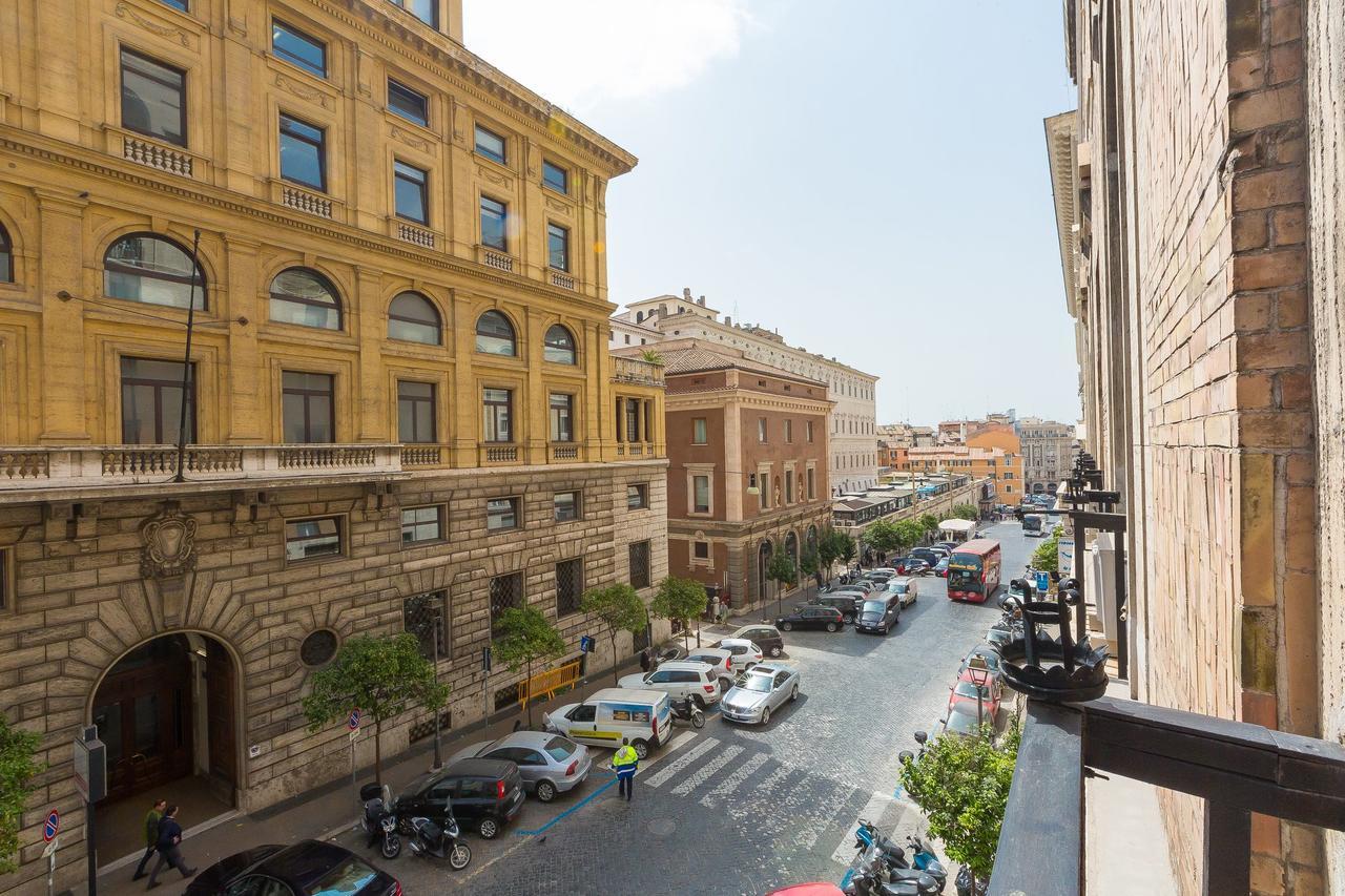 Prestigious Apartment Via Barberini Rome Exterior photo